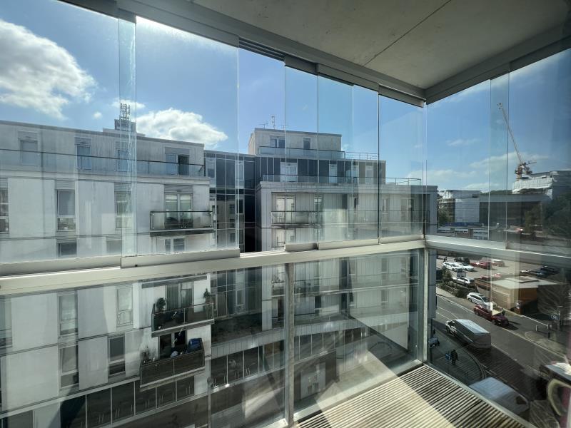 Flat Empire Way in Greater London