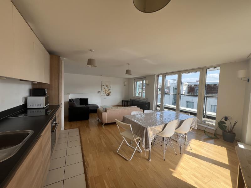 Flat Empire Way in Greater London
