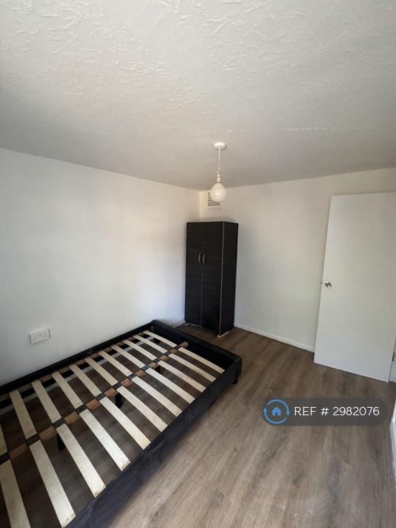 House West Close in Greater London