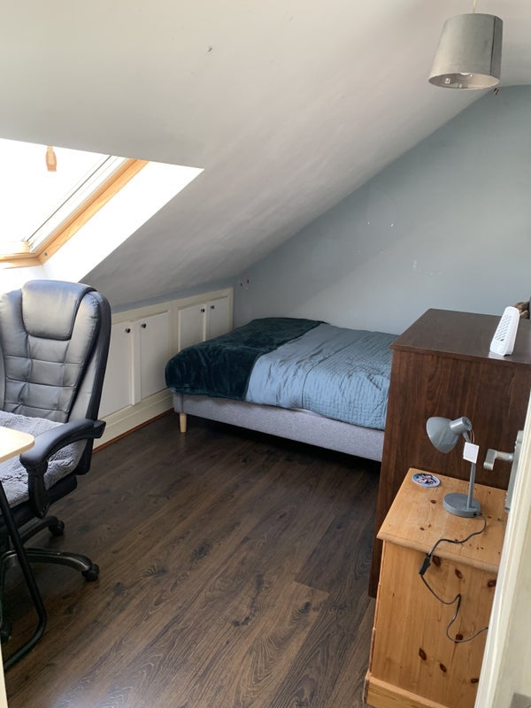Room Mansfield Road in Poole