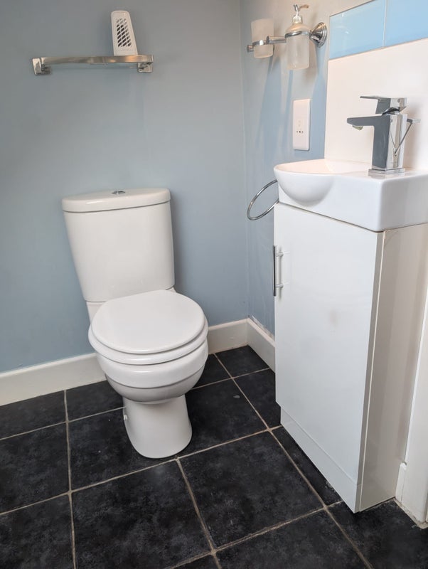 Room Mansfield Road in Poole