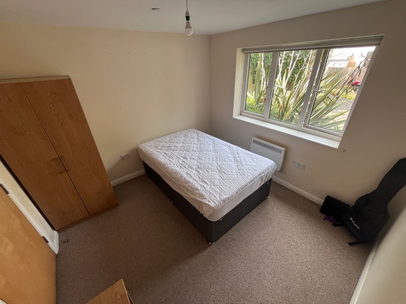 Room Gloucester Road in Bristol