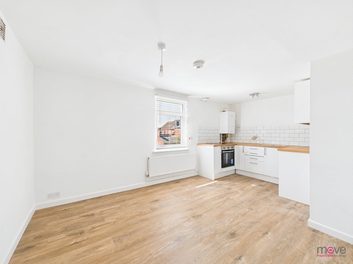 Flat Albion Street in Gloucester