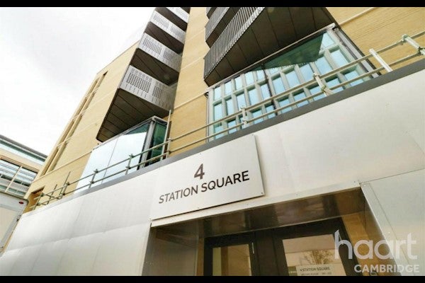 Flat Station Square in Cambridge