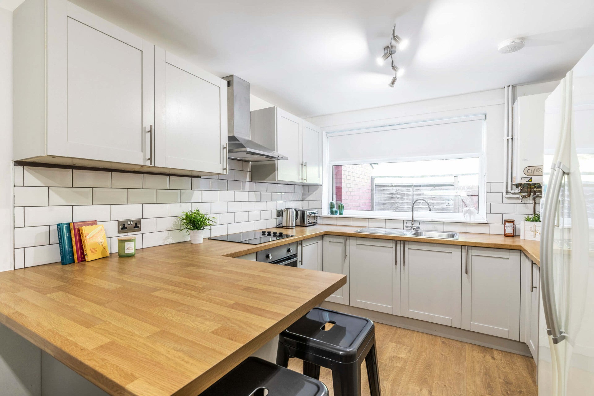 Room Hyde Park Close in Leeds