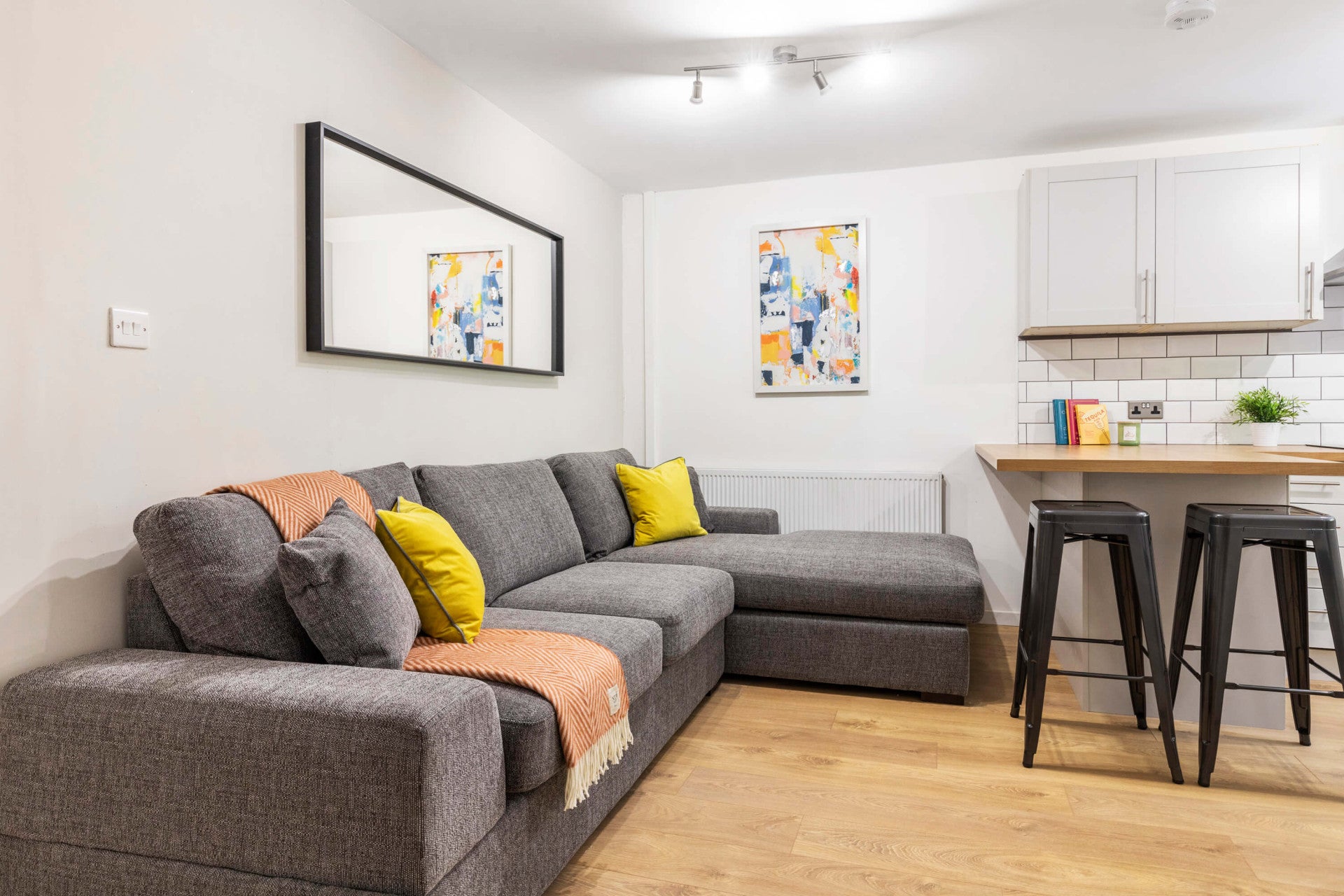 Room Hyde Park Close in Leeds