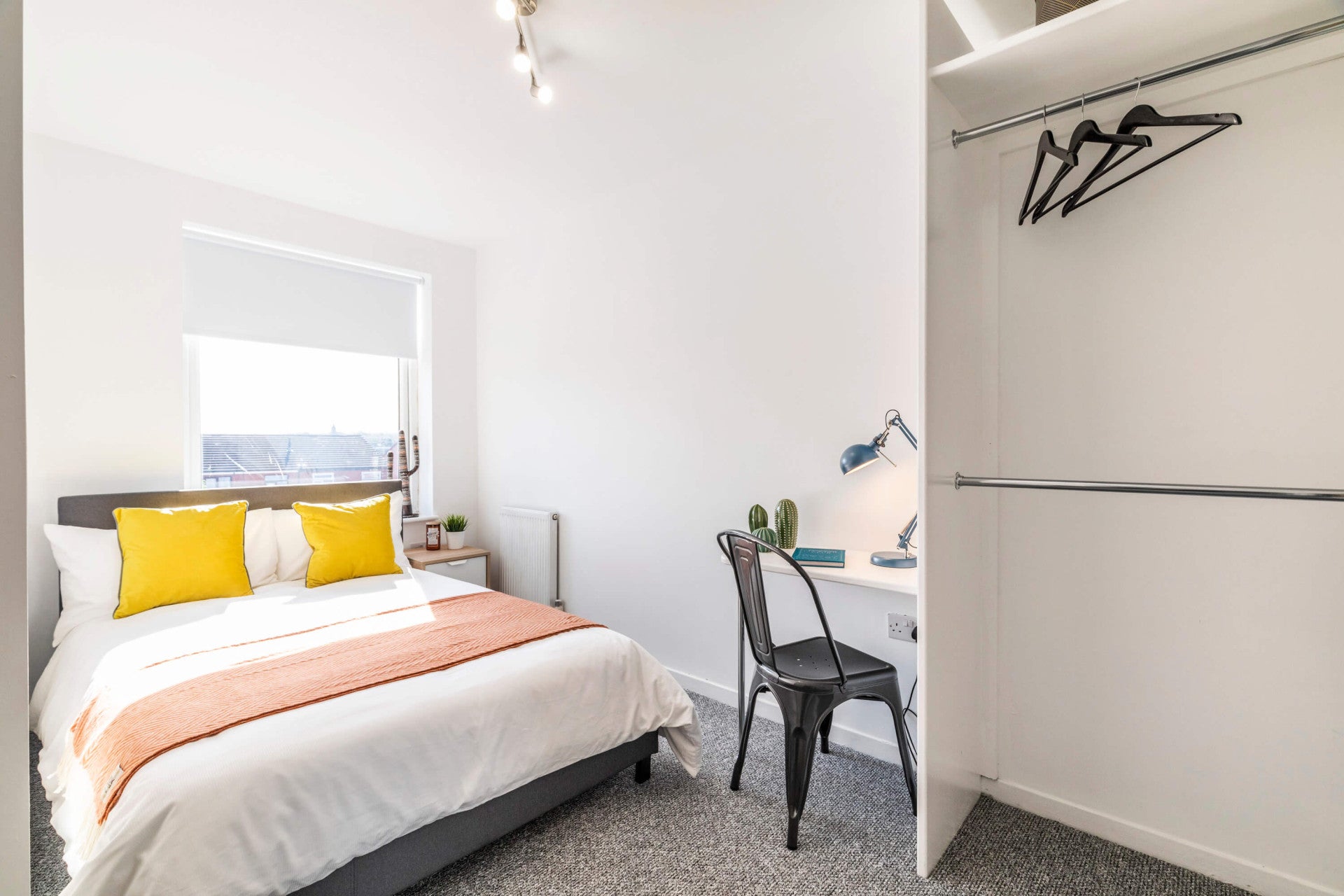 Room Hyde Park Close in Leeds