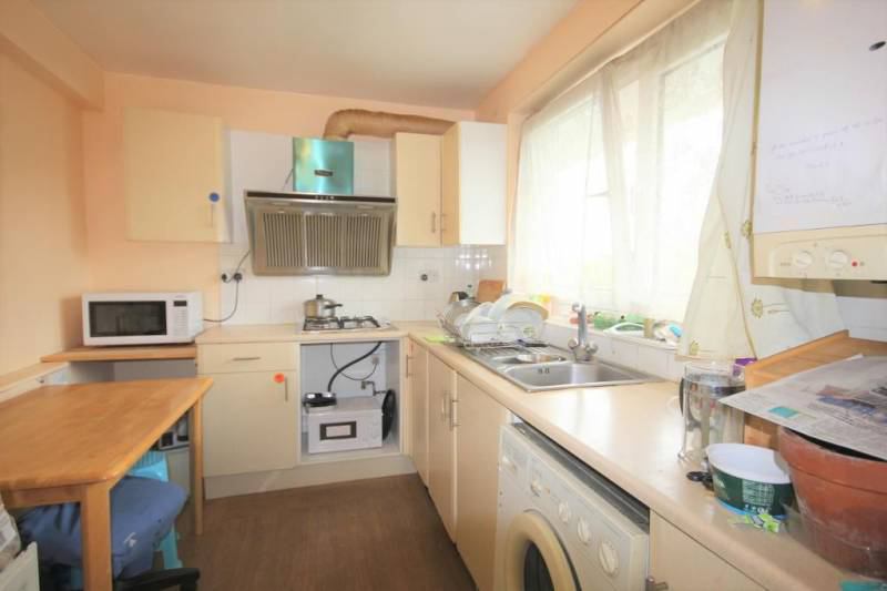 Flat Dragoon Road in Greater London