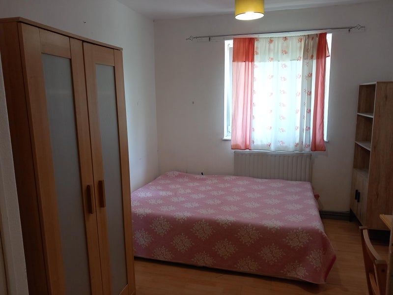 Flat Dragoon Road in Greater London