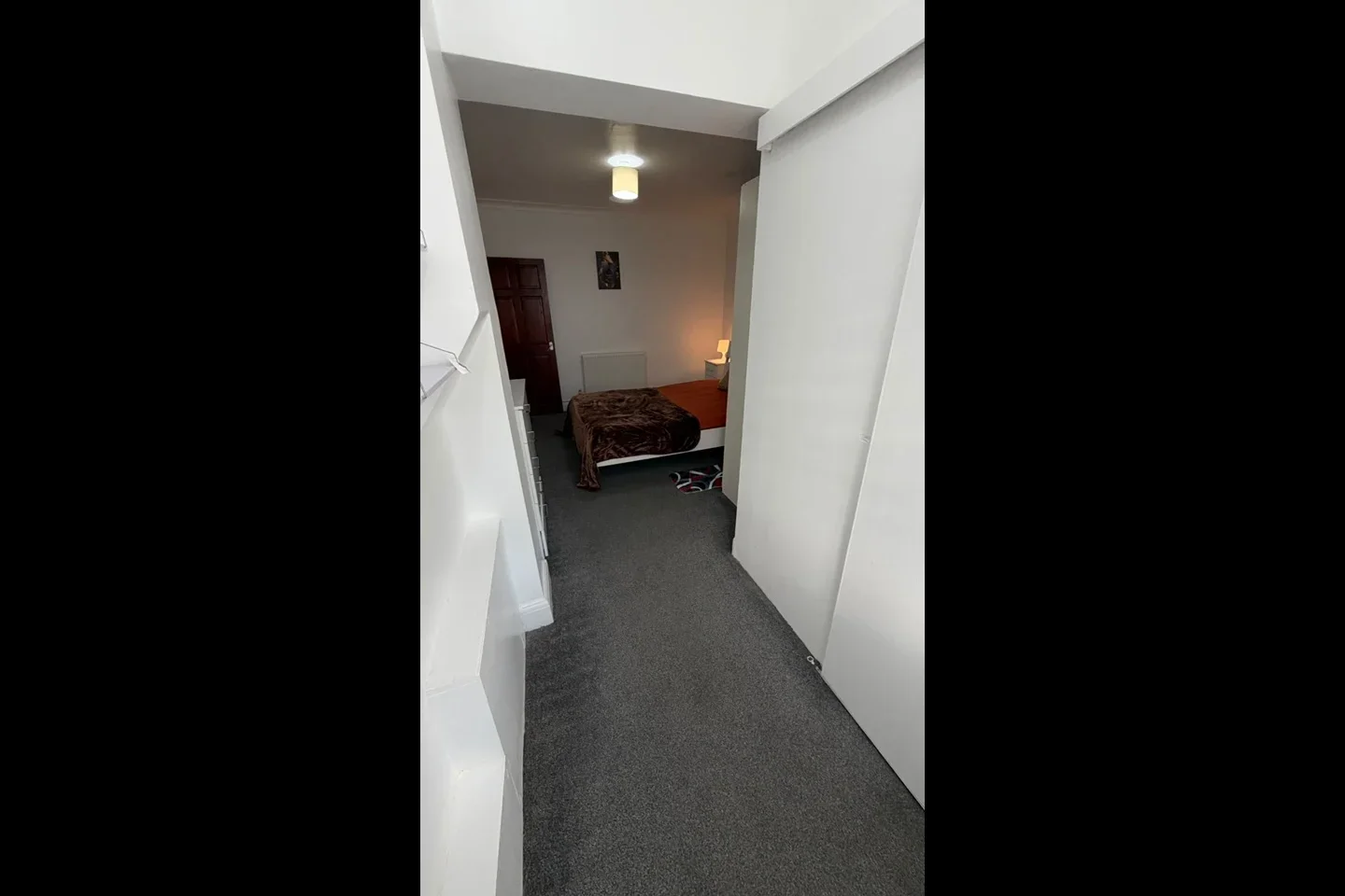 Flat Derby Avenue in Greater London
