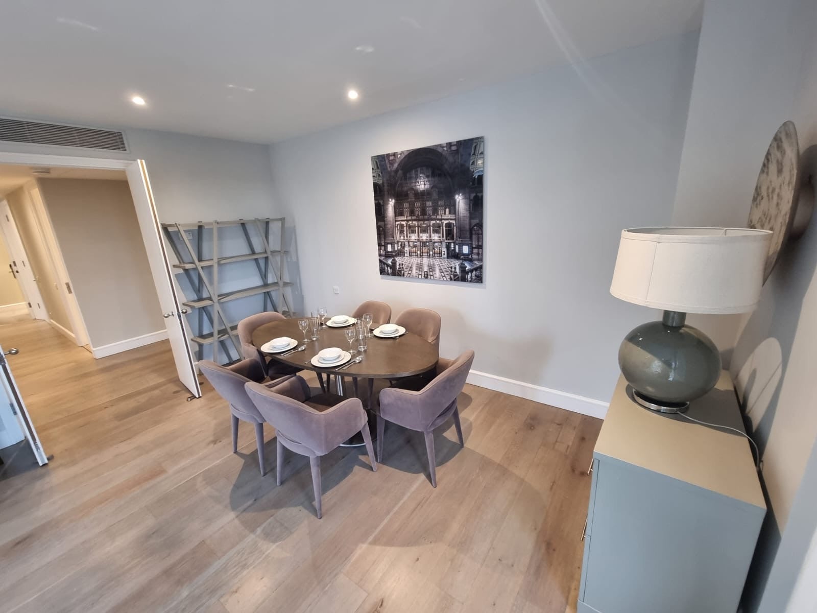 Flat Westferry Circus in Greater London