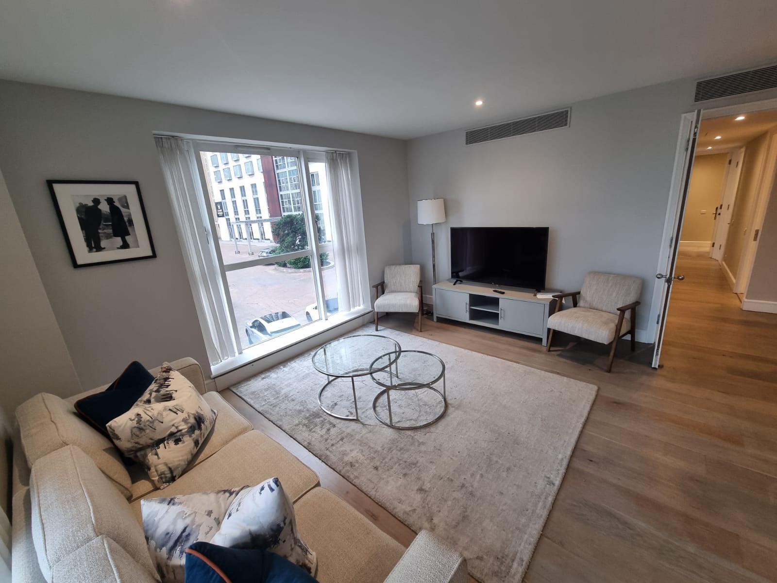 Flat Westferry Circus in Greater London