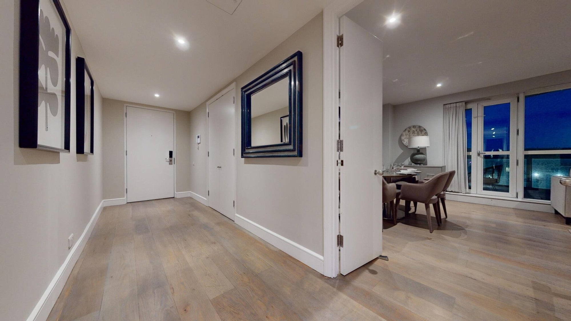 Flat Westferry Circus in Greater London