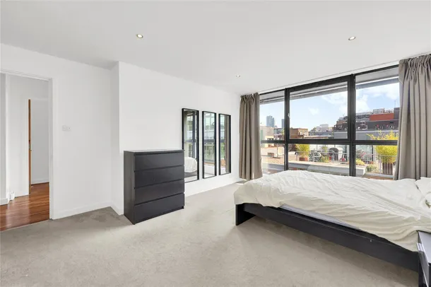 Flat Britton Street in Greater London