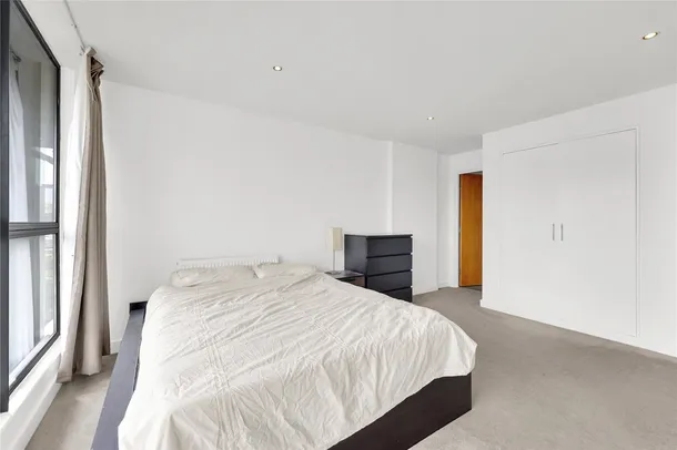 Flat Britton Street in Greater London