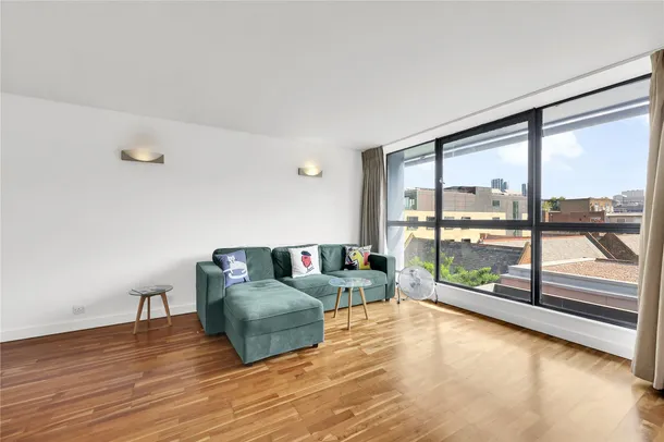 Flat Britton Street in Greater London