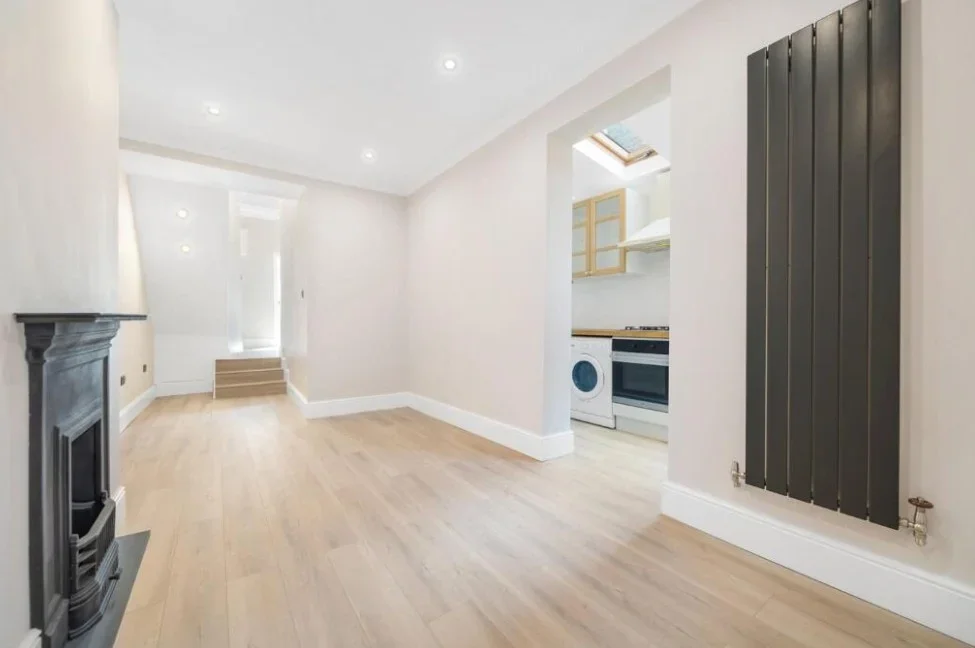 Flat Amies Street in Greater London