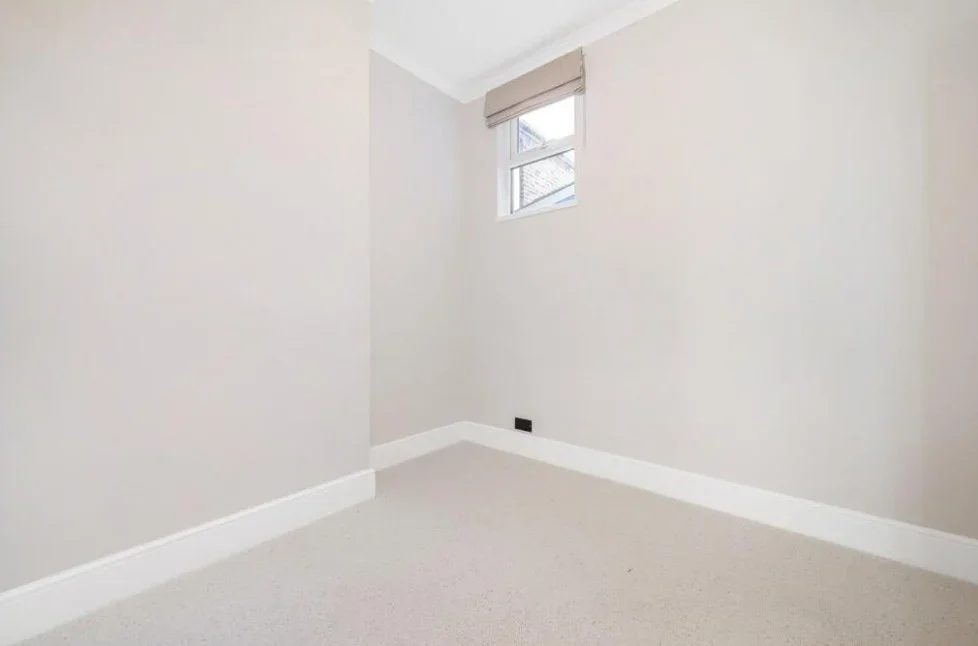 Flat Amies Street in Greater London
