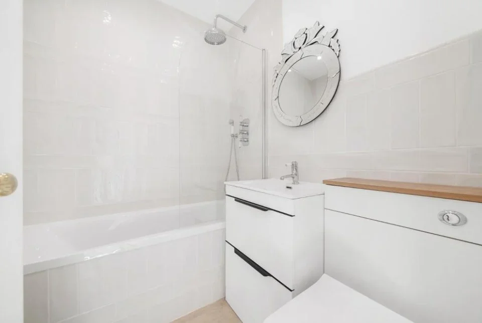Flat Amies Street in Greater London