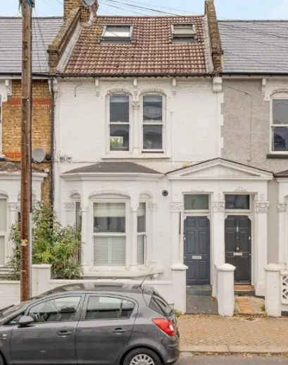 Flat Amies Street in Greater London