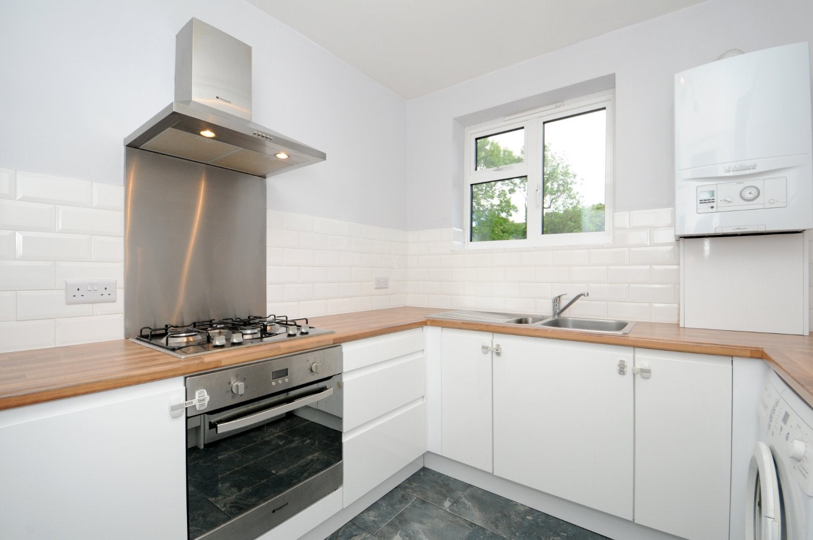 Flat Redston Road in Greater London