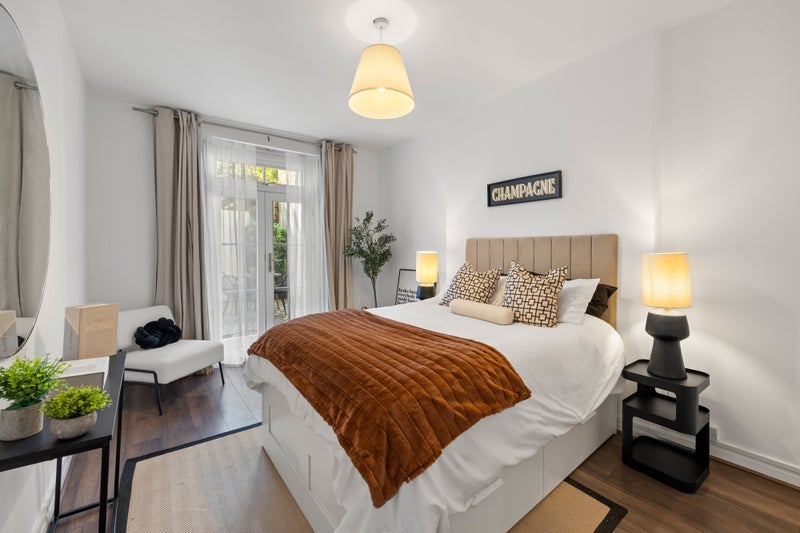 Flat Eardley Crescent in Greater London