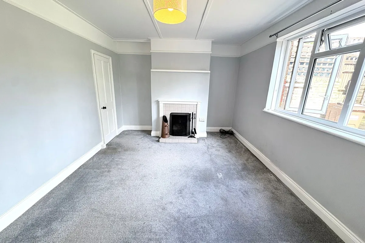 Flat Gilberts Drive in Wealden