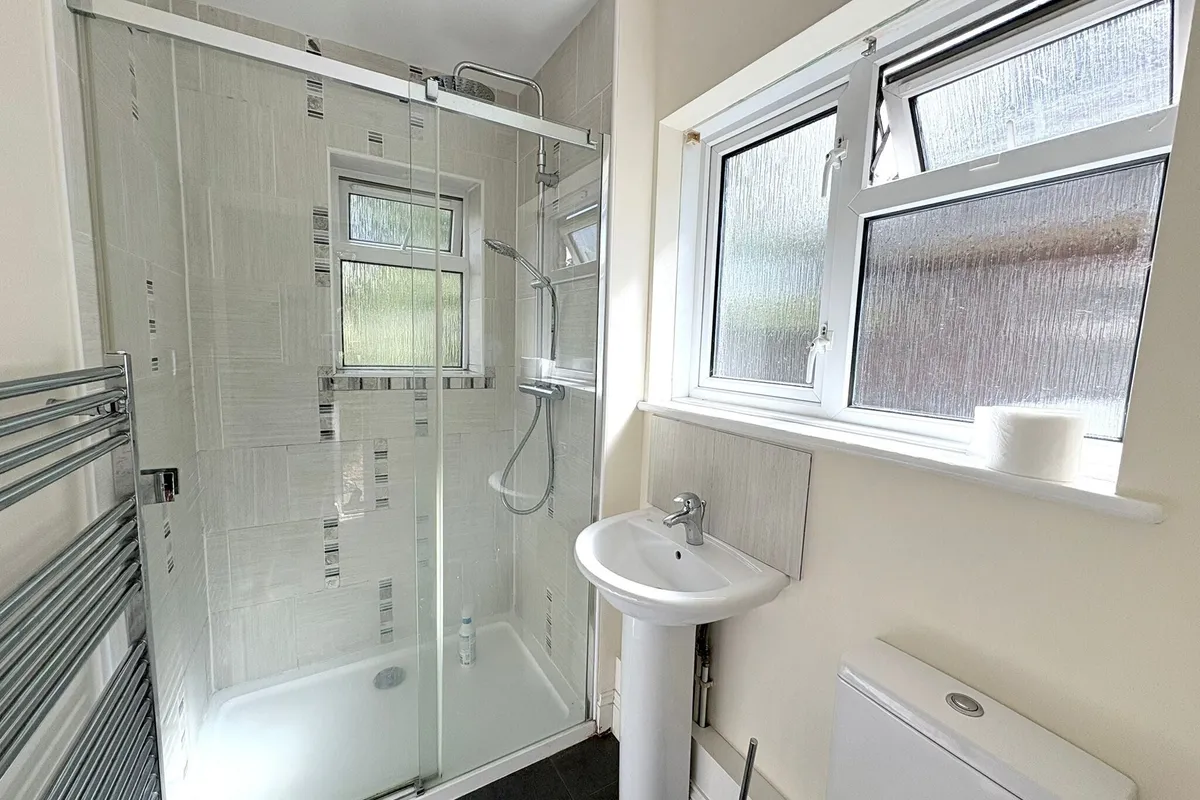 Flat Gilberts Drive in Wealden