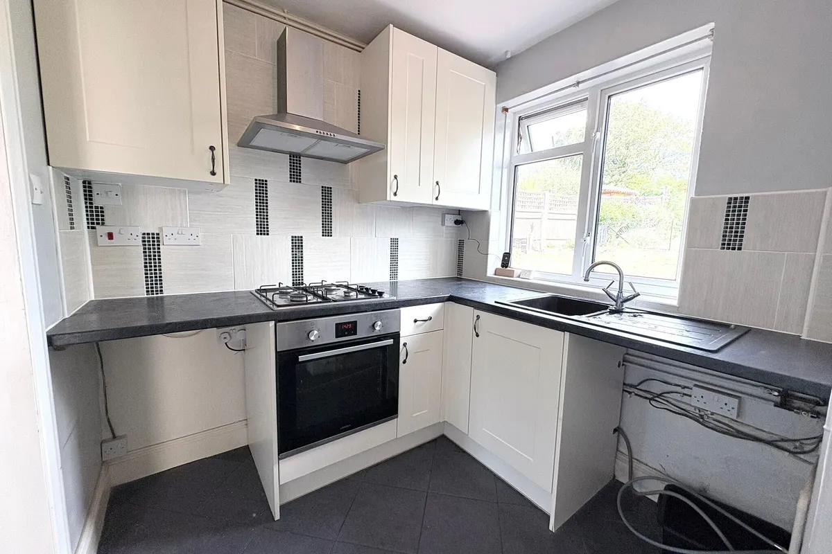 Flat Gilberts Drive in Wealden