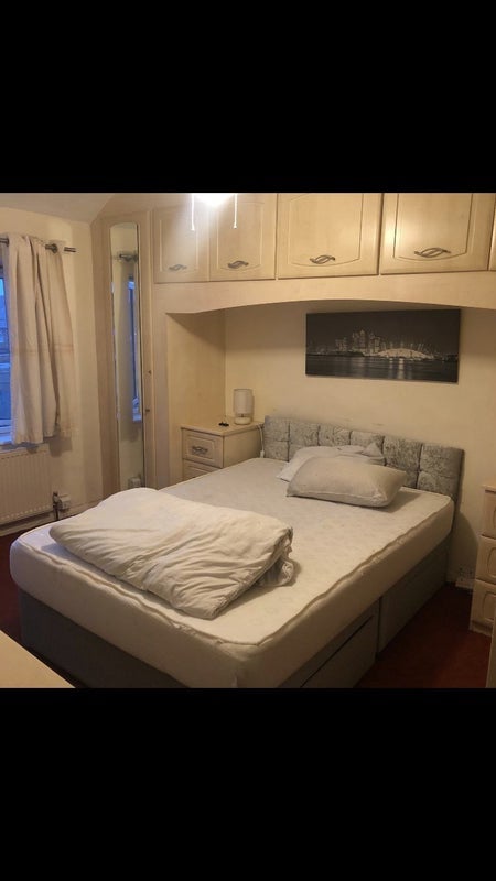 Room Hawkshill Road in Slough