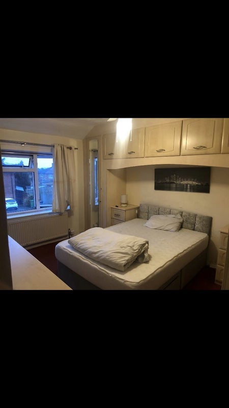 Room Hawkshill Road in Slough
