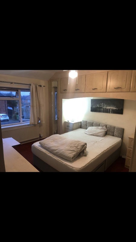Room Hawkshill Road in Slough