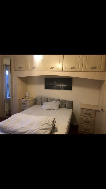 Room Hawkshill Road in Slough