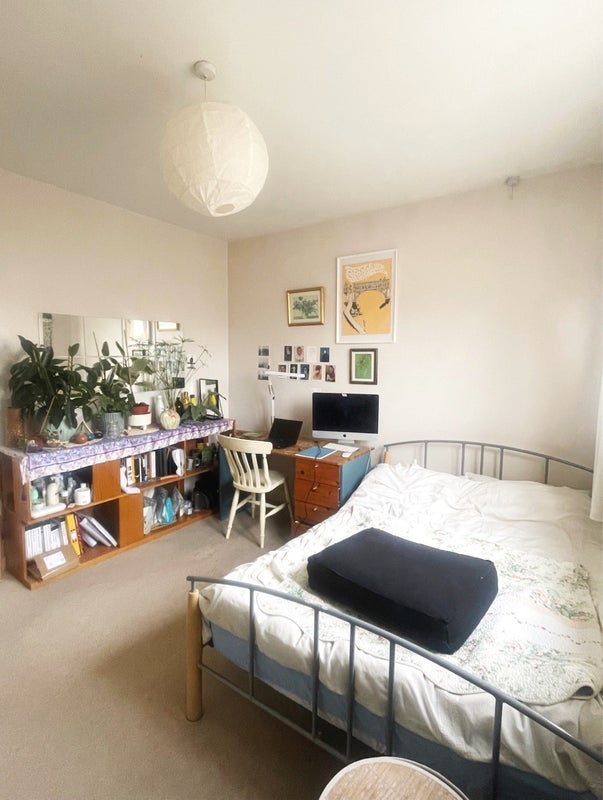 Room Bamber Road in Greater London