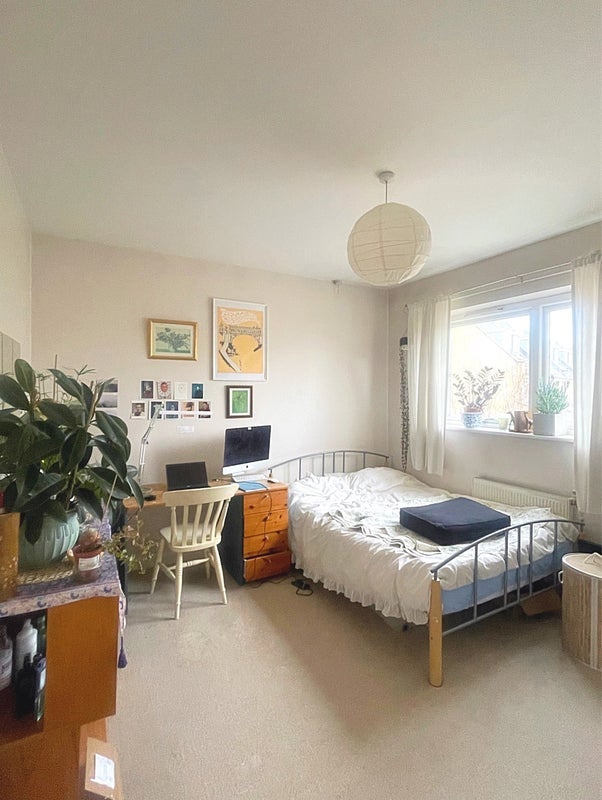 Room Bamber Road in Greater London