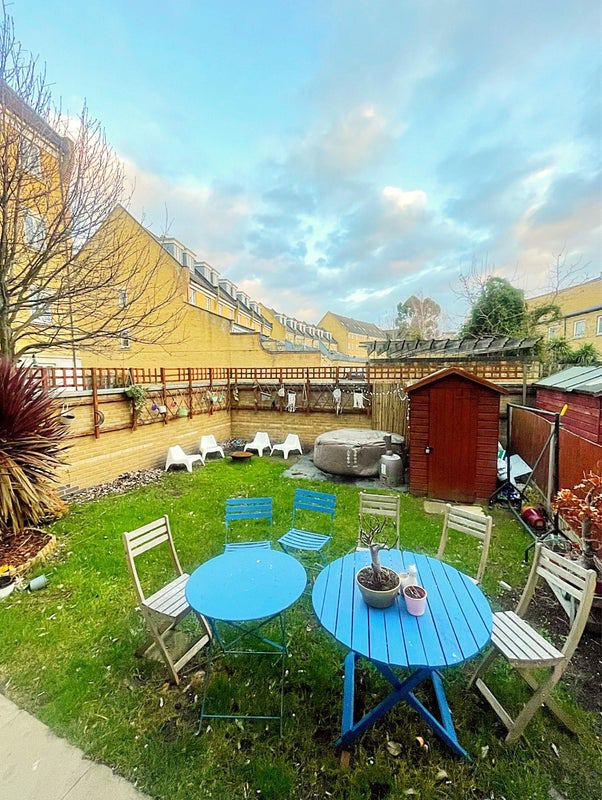 Room Bamber Road in Greater London