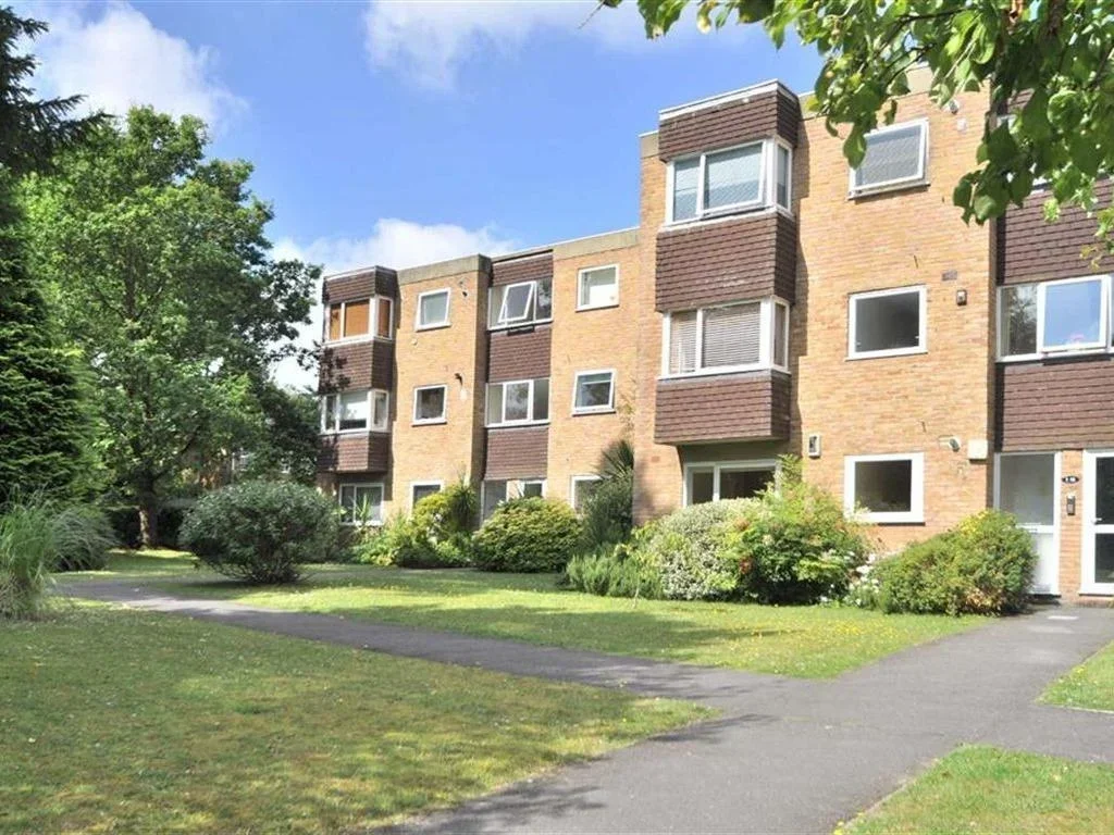 Flat Dickens Drive in Greater London
