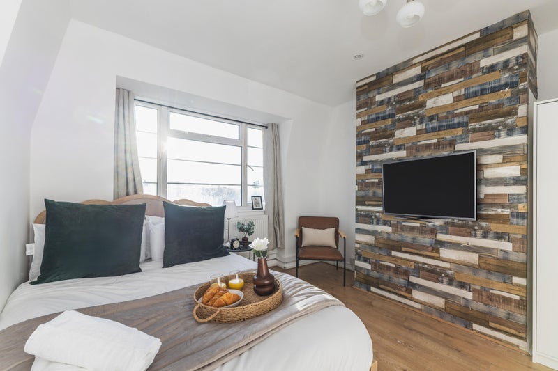 Room Grosvenor Court in Greater London