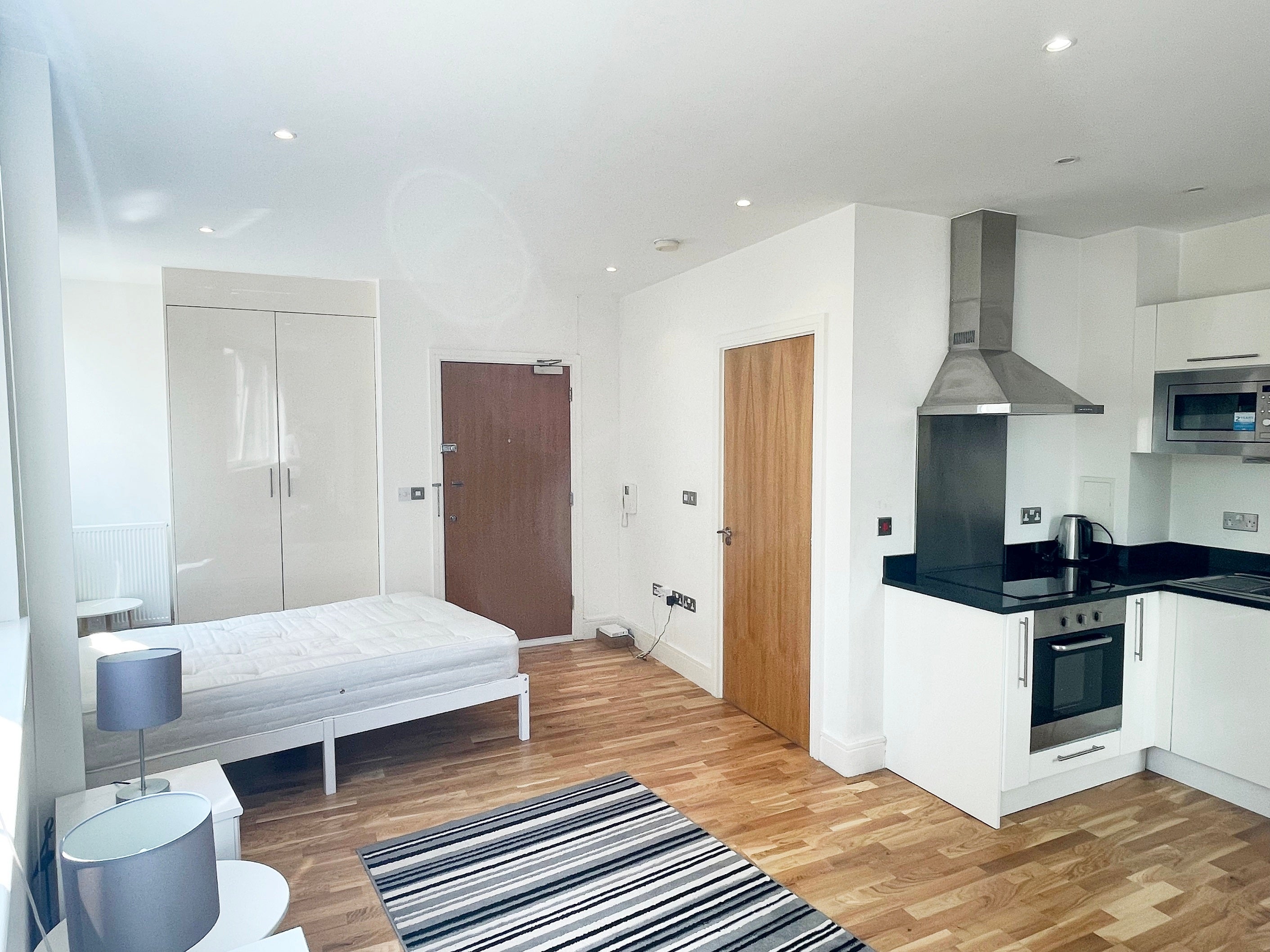 Flat Lanterns Way in Greater London