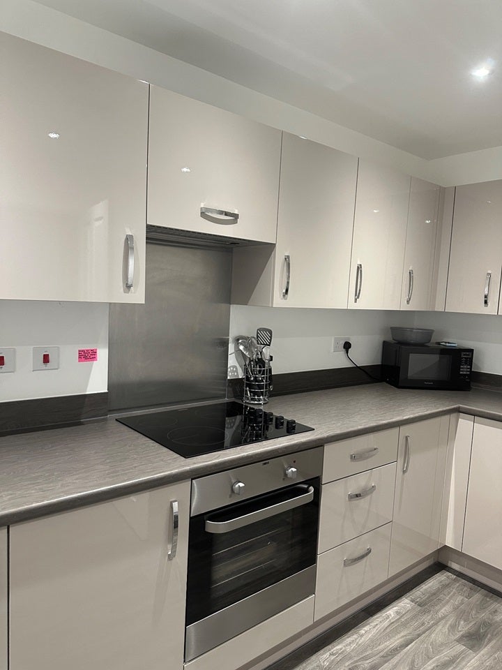 Room Springhead Parkway in Gravesham