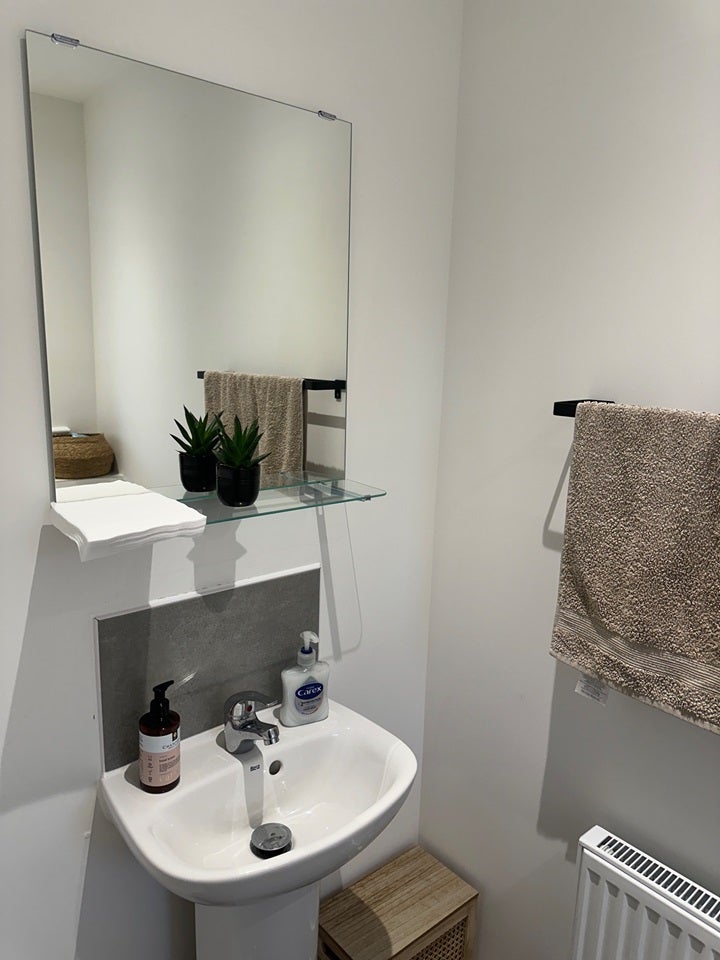 Room Springhead Parkway in Gravesham