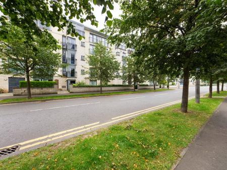 Flat Waterfront Park in City of Edinburgh