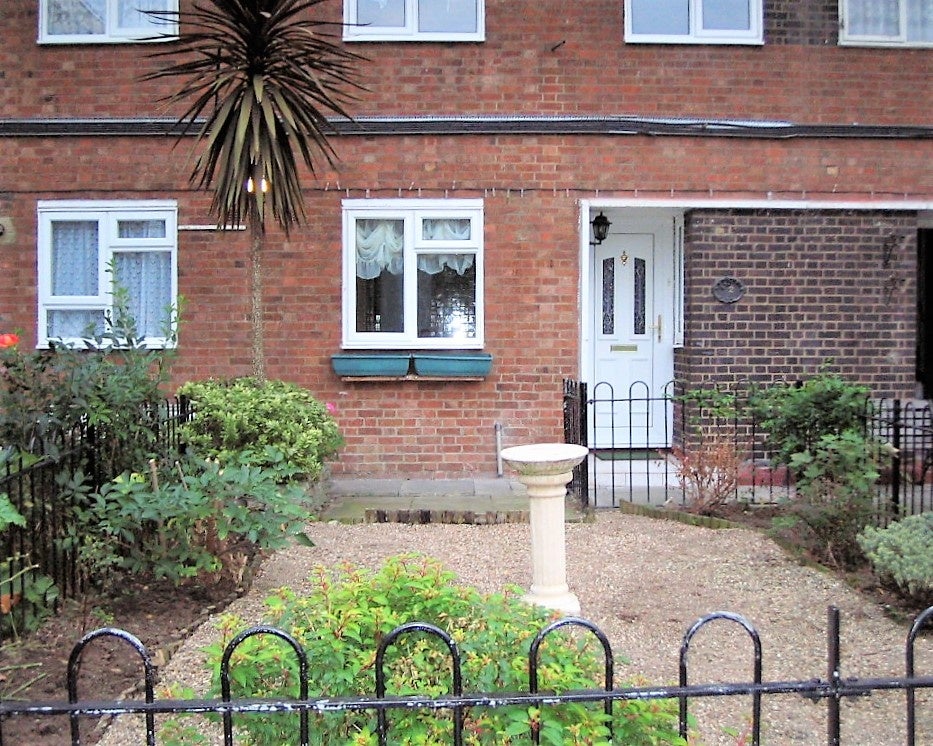 Flat Slippers Place in Greater London