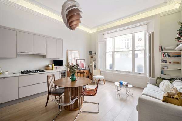 Flat Clanricarde Gardens in Greater London