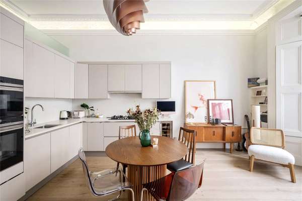 Flat Clanricarde Gardens in Greater London