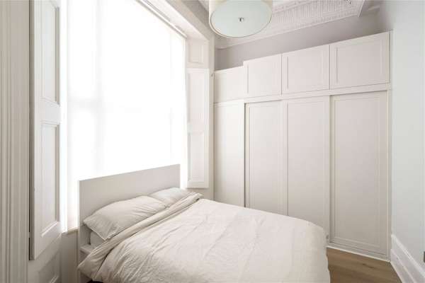 Flat Clanricarde Gardens in Greater London
