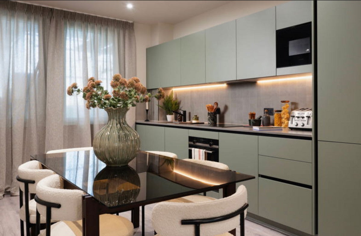 Flat Harrow Manorway in Greater London