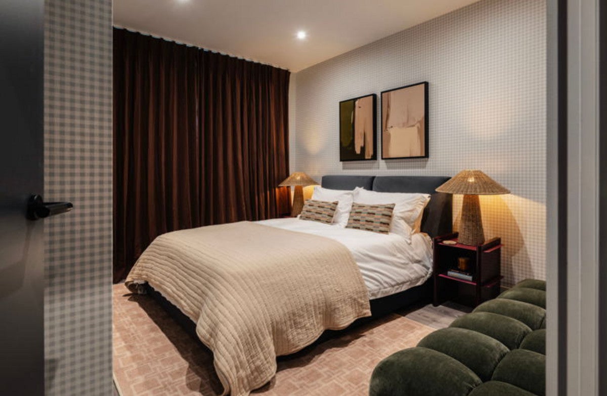 Flat Harrow Manorway in Greater London