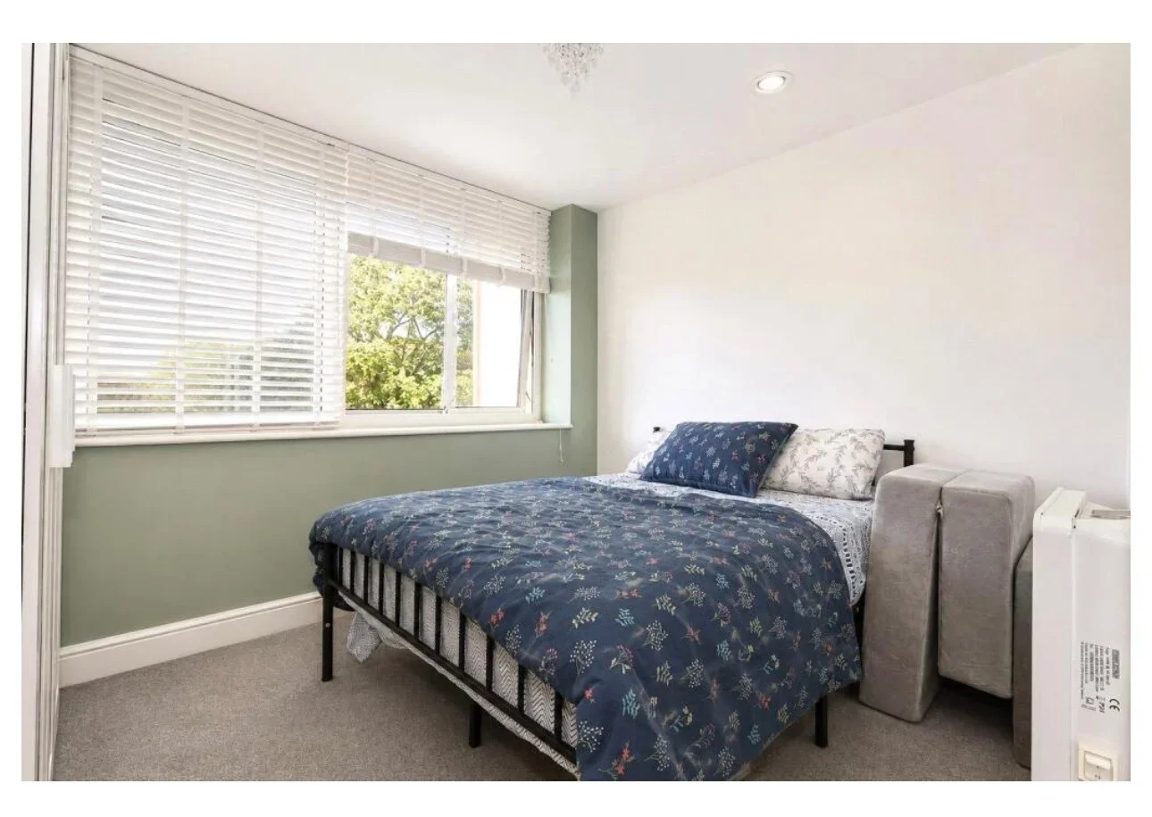 Room Pound Road in Borough of Runnymede