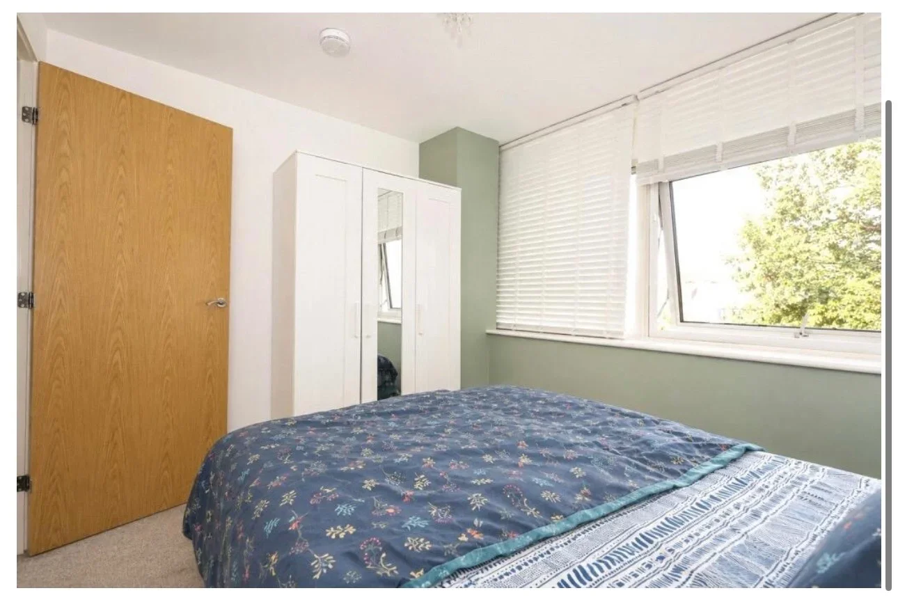 Room Pound Road in Borough of Runnymede